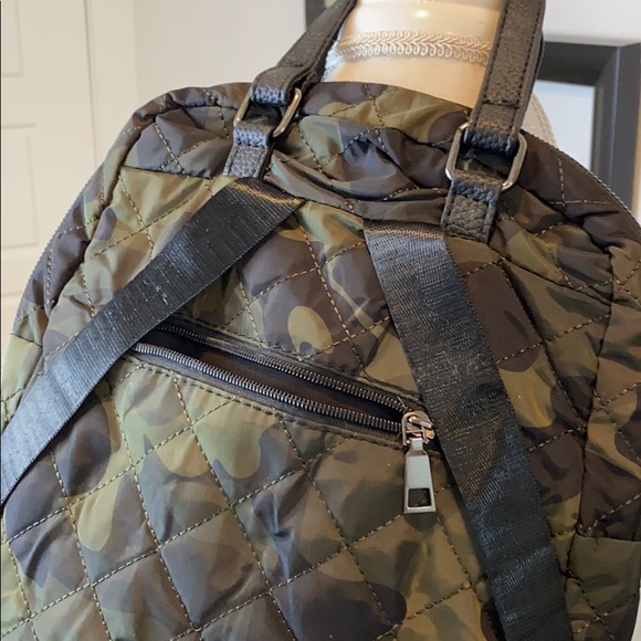 •camo print backpack• - Picture 6 of 8
